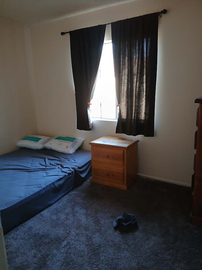 carlos's room
