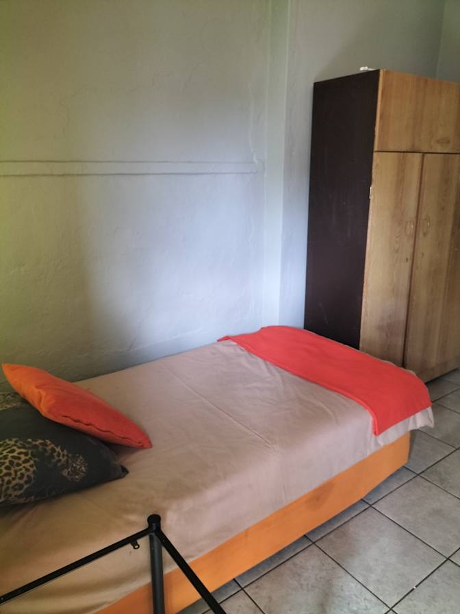 Jeanett's room