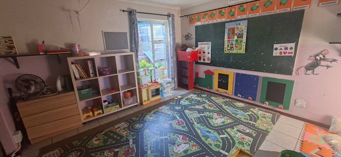 Leadsprop Properties's room