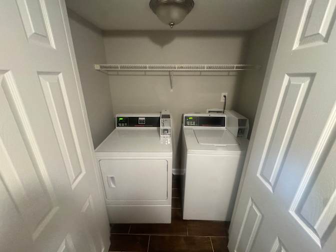 Alcove Rooms's room