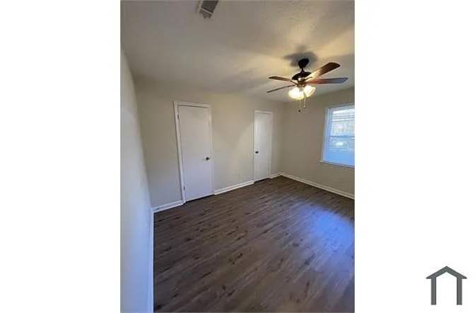 Alcove Rooms's room