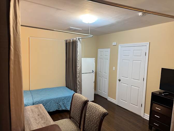 leo's room
