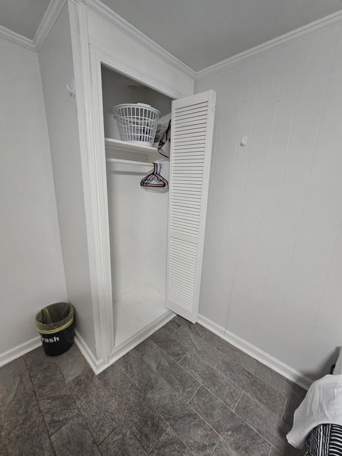 CL&C Property Management and Consulting's room