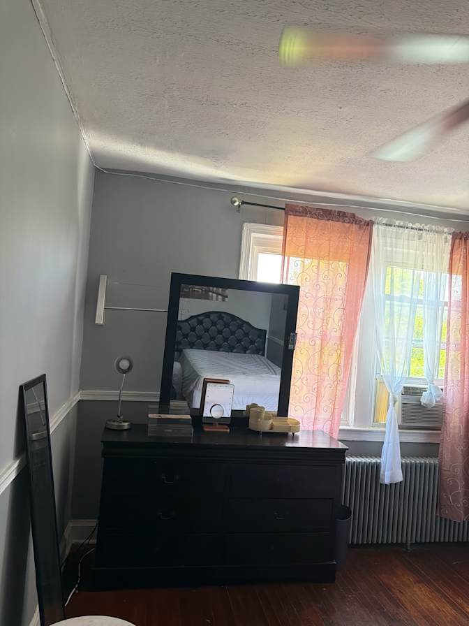 Chennylle Lewis's room