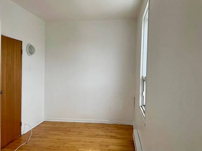 Safia Desrosiers's room