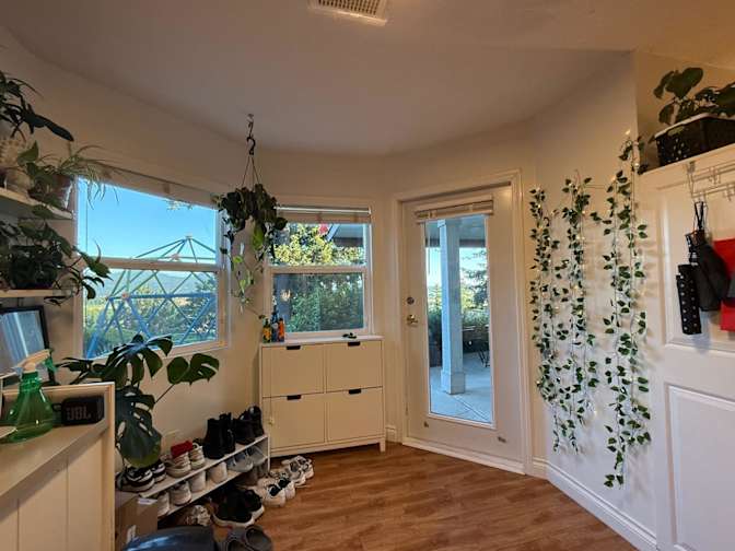 Harleen's room