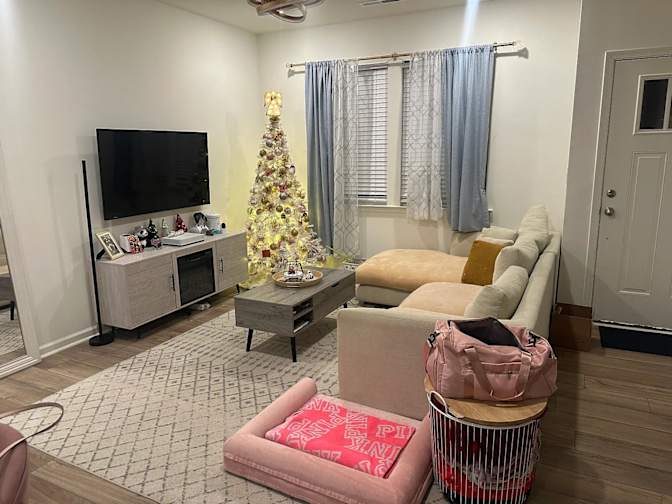 Alcove Rooms's room