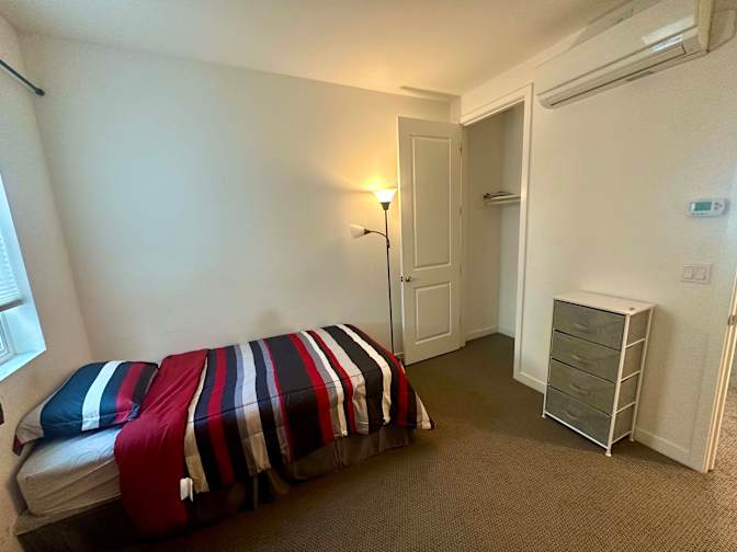 Golden Gate Rentals's room