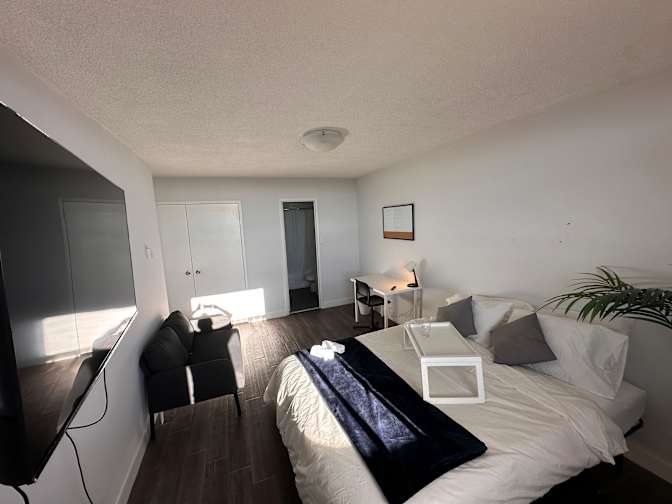 Housingfouryou's room