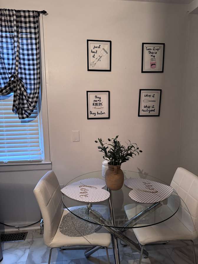 Roshaunda Mcqueen's room