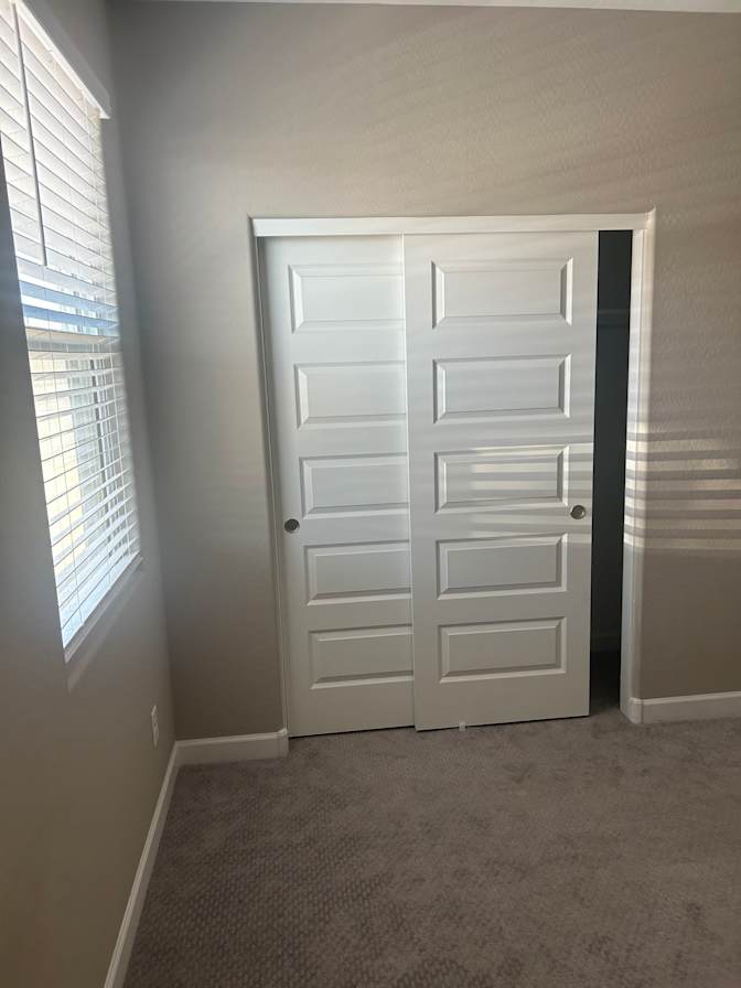 Izek's room