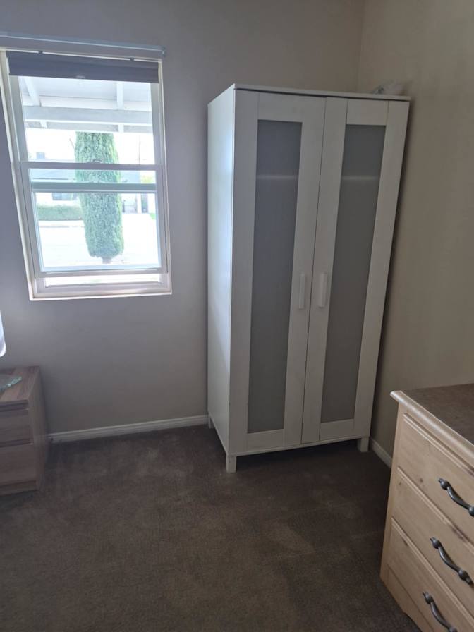 Leslie's room