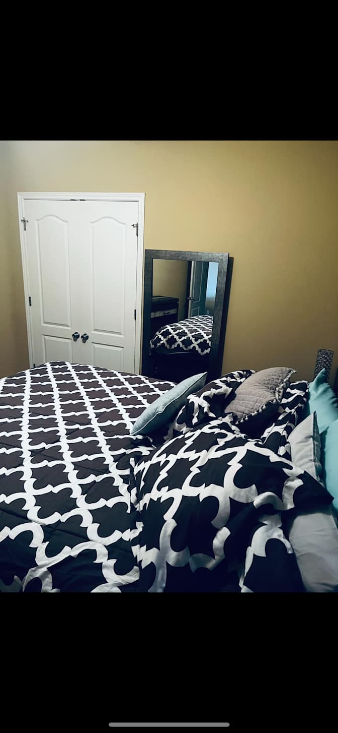 Lynne's room