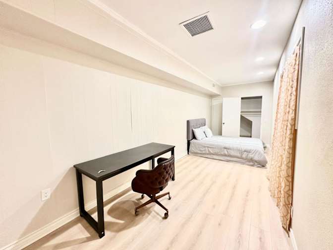 Ric's room