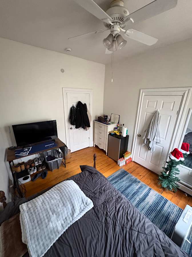 DARIAN WALKER's room