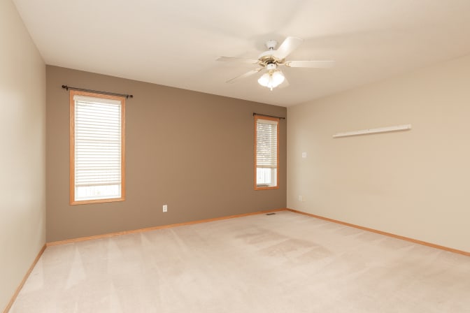 STUDENTS, INTERNS & YOUNG PROFESSIONALS's room