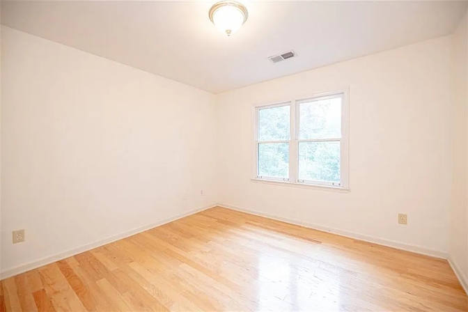 Alcove Rooms's room