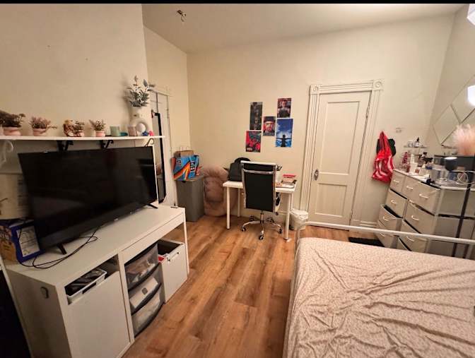 Avari's room