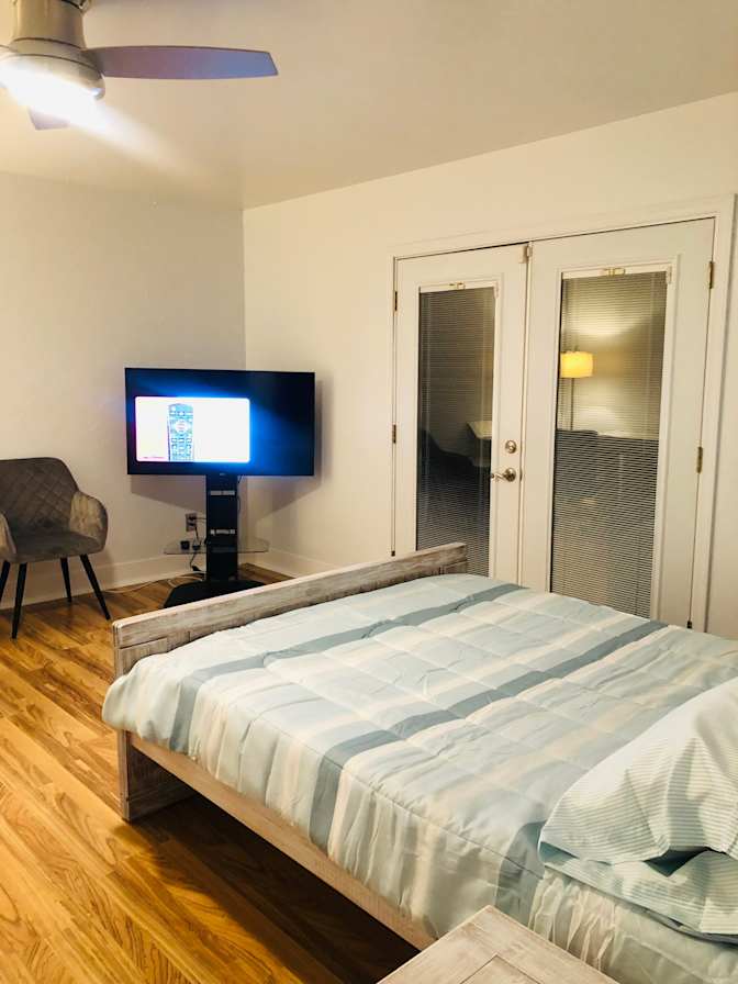 Fully Furnished's room
