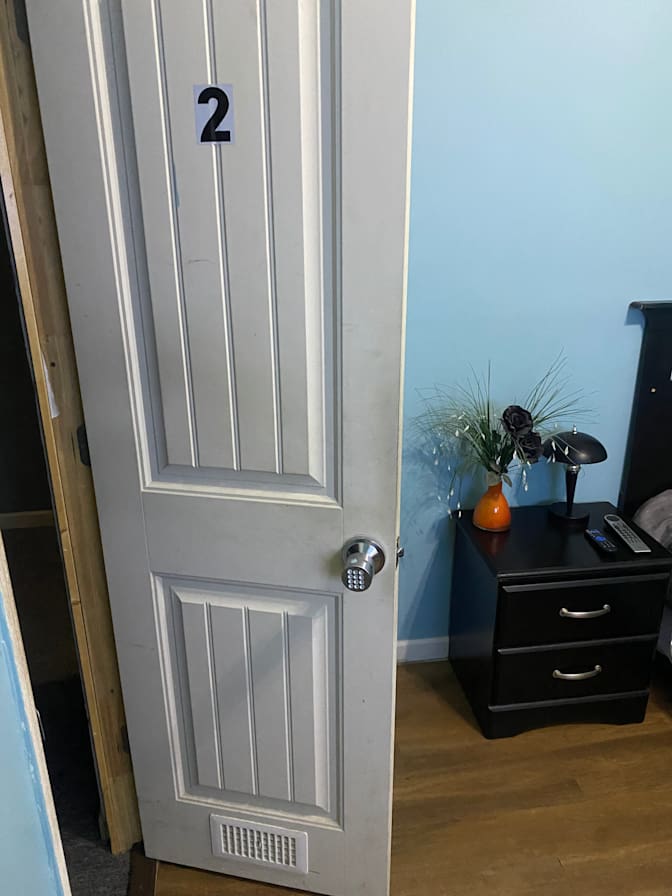 Dee's room