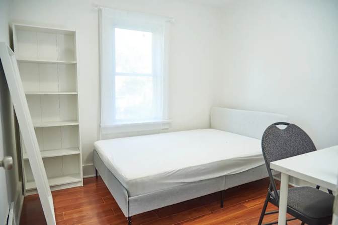 Eniola's room