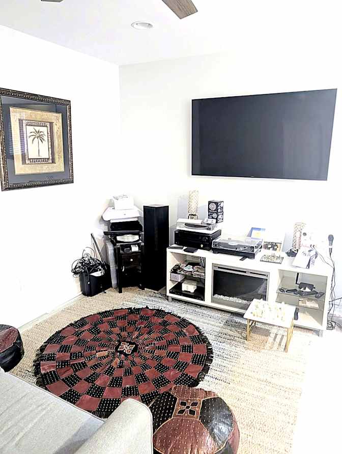 Akin's room