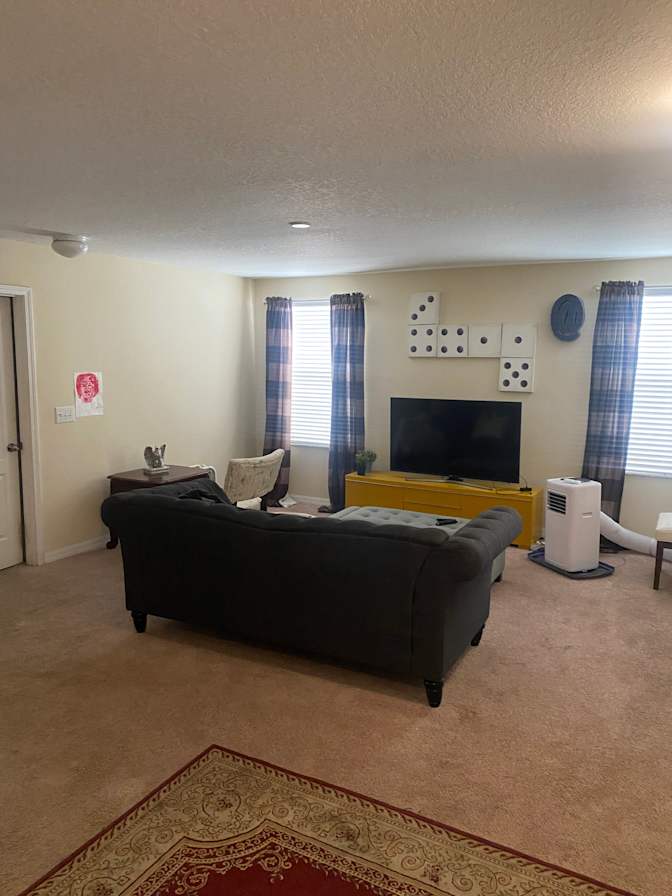 Glenesto's room