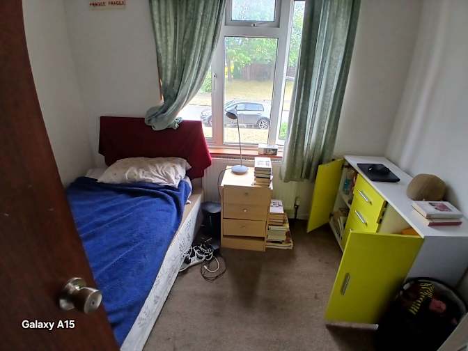 JORGE's room