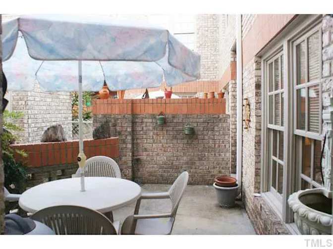 Alcove Rooms's room
