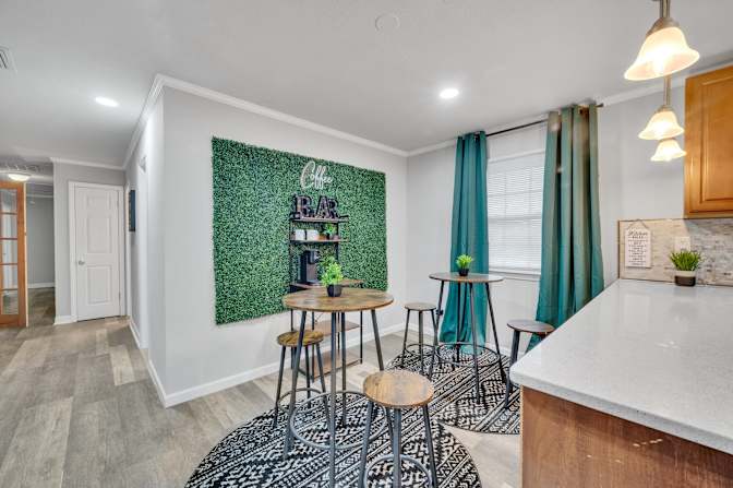 lifedoorrentals's room