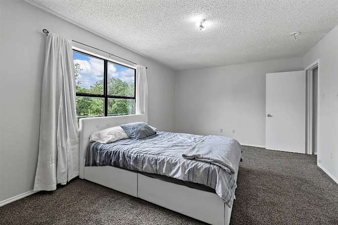 Ola's room