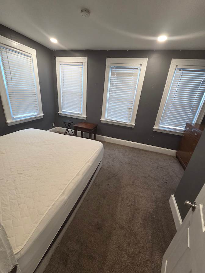 Tomas's room