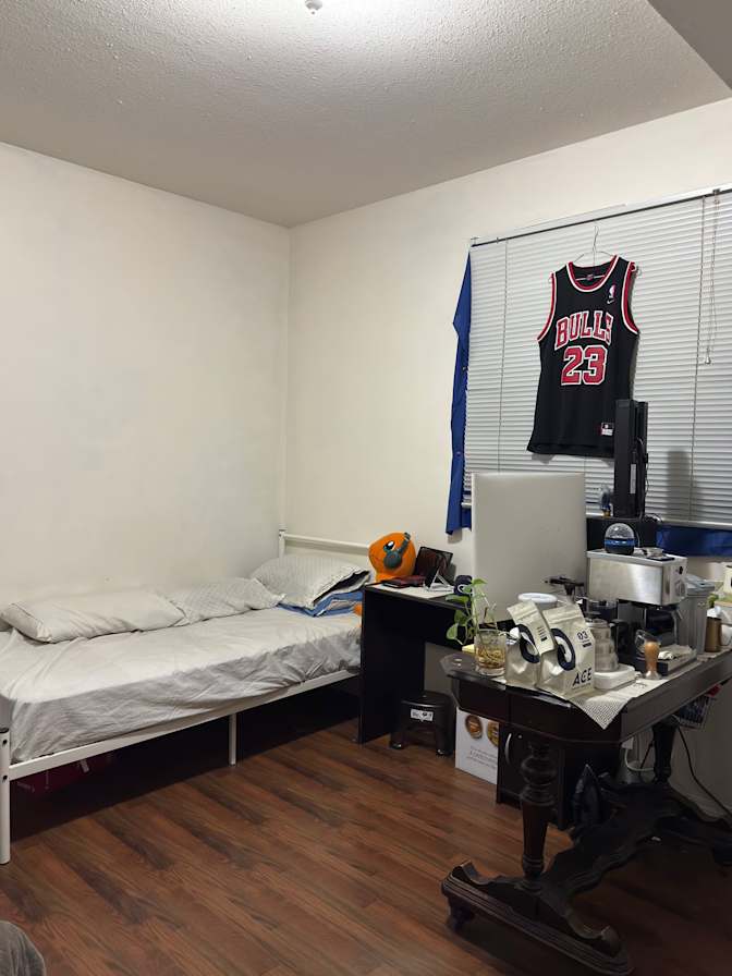 Ken's room