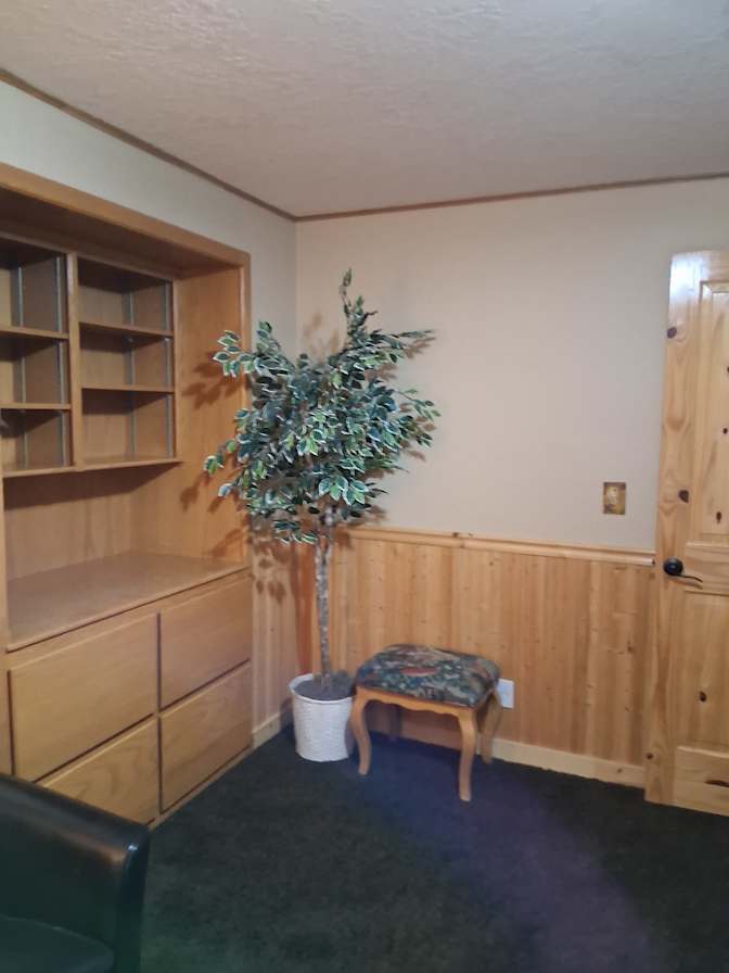 Yvonne E Errend's room
