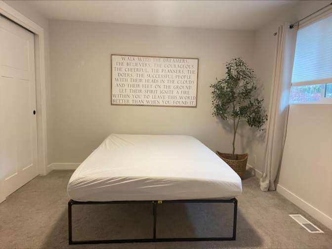 Liz's room