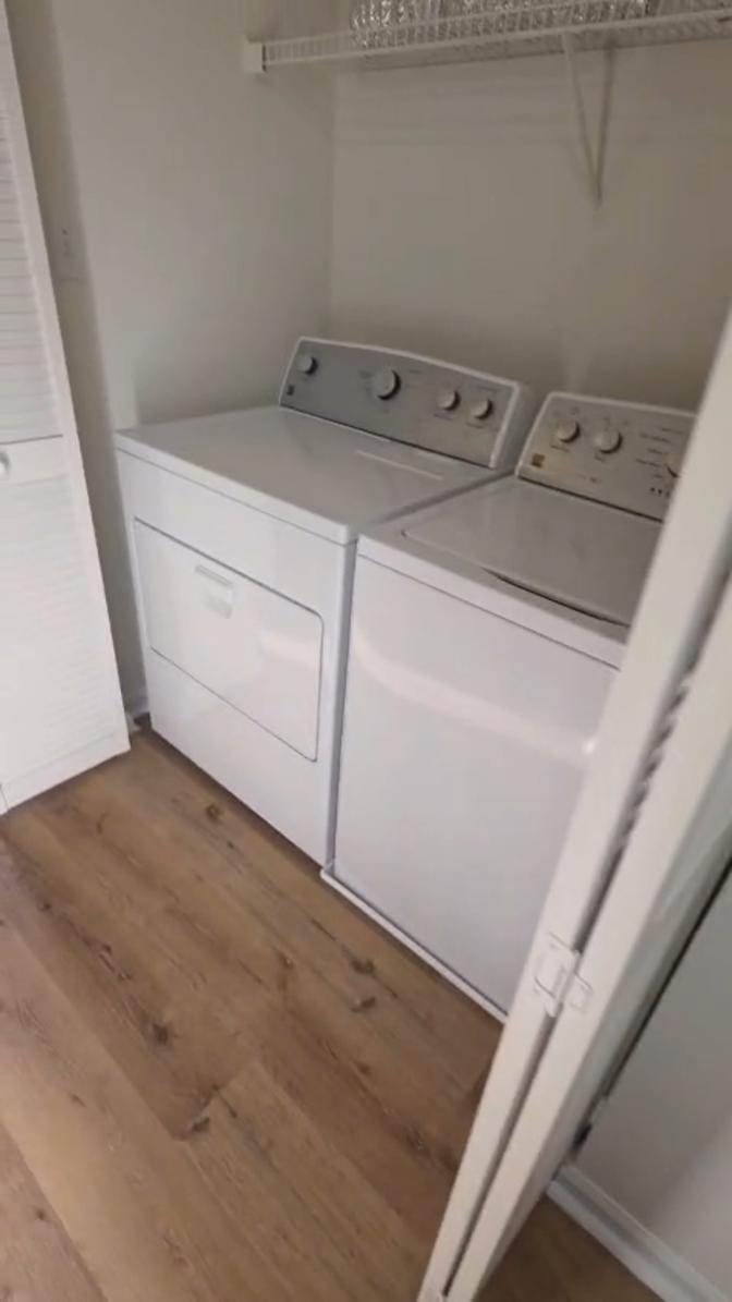 Dee's room