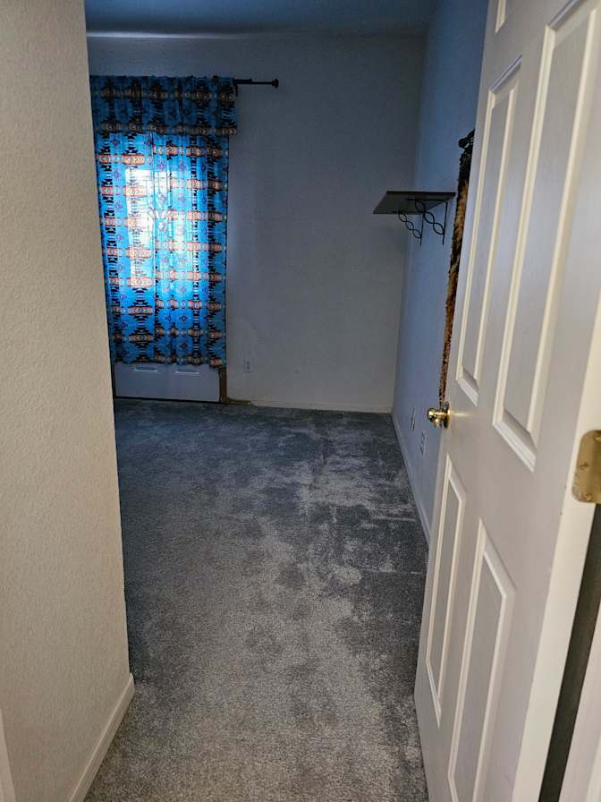 Jenni          Jeff's room