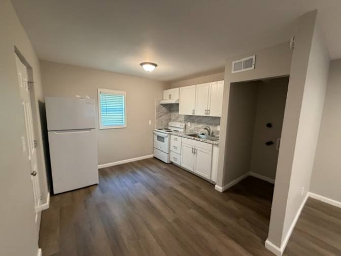 Alcove Rooms's room