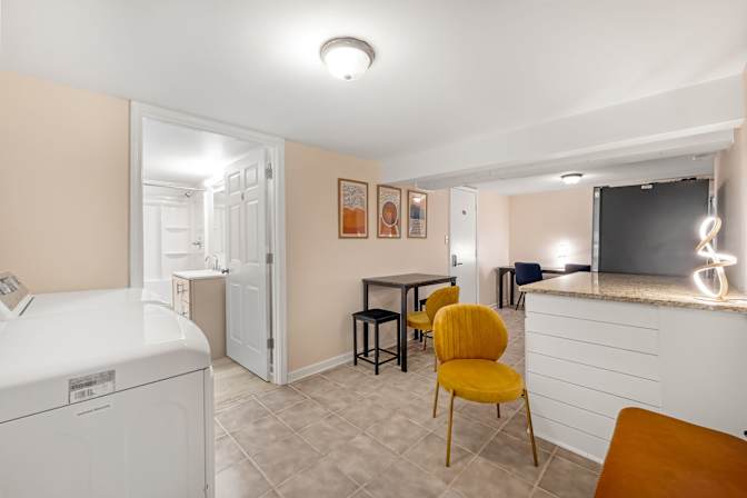 lifedoorrentals's room