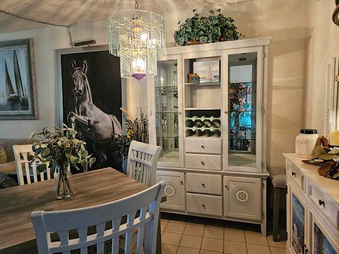 Linda PAGE's room