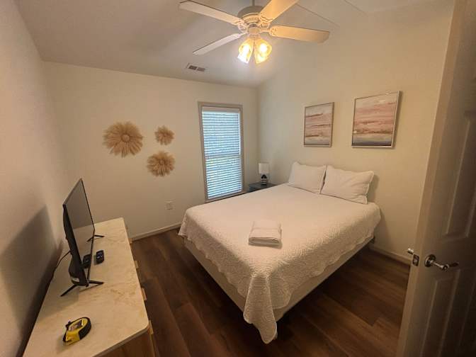 Alcove Rooms's room