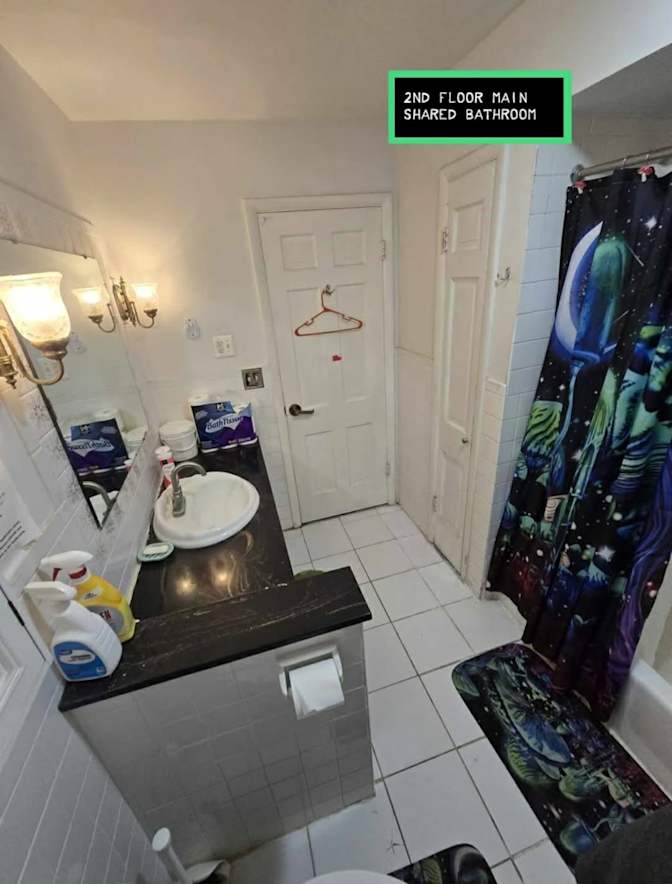 KIM BERAUN's room