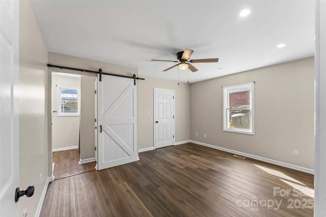 Alcove Rooms's room