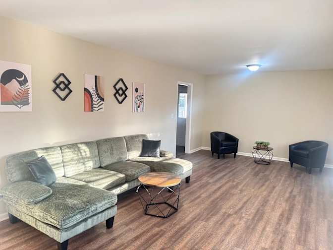 Alcove Rooms's room