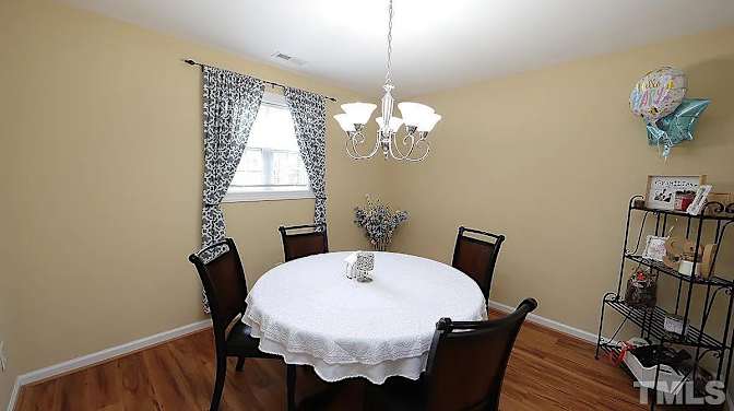 Alcove Rooms's room