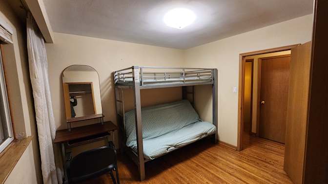 Pal Hgnis's room