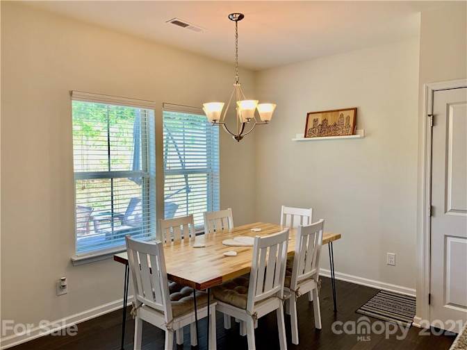 Alcove Rooms's room