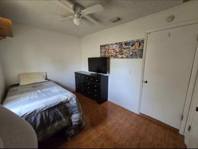 Juan's room