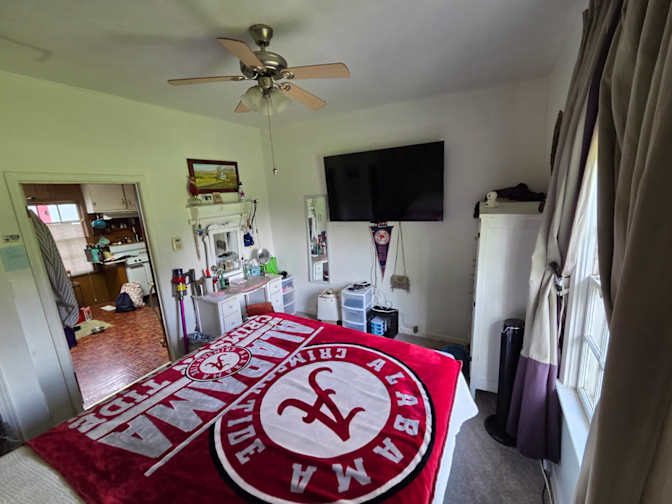 Holly parashar's room
