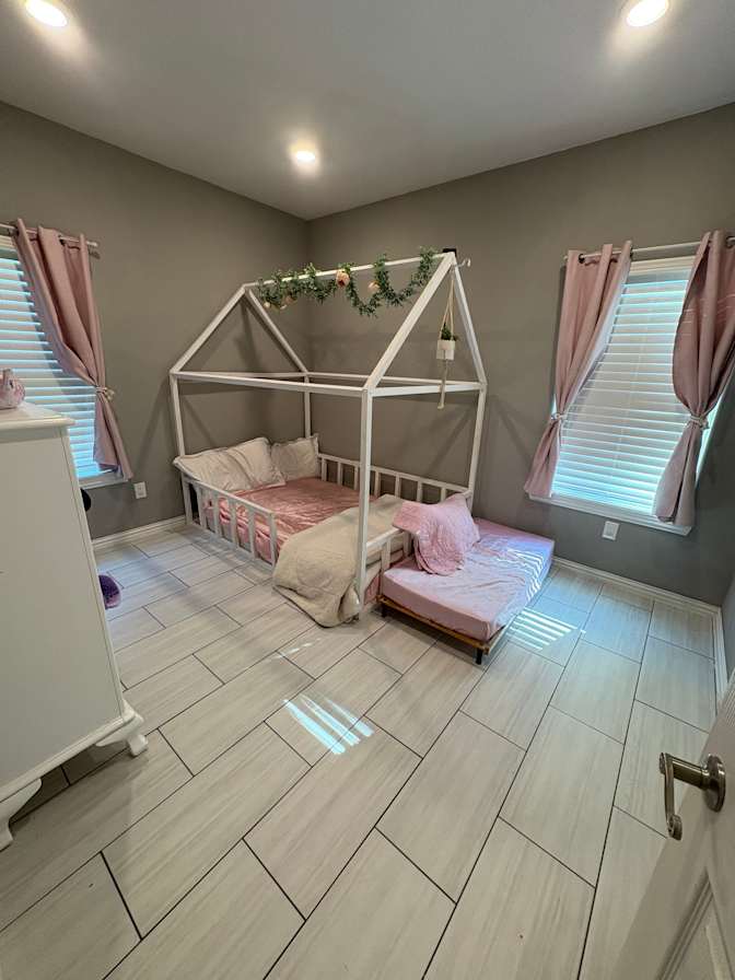 Kari Aurora's room